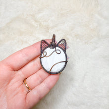 Load image into Gallery viewer, Scolecite Cat Pendant