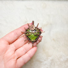 Load image into Gallery viewer, Atlantisite Alien Goddess Sun Pendant
