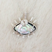Load image into Gallery viewer, Black Mother of Pearl Eye Pendant
