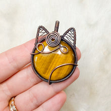Load image into Gallery viewer, Tigers Eye Cat Pendant
