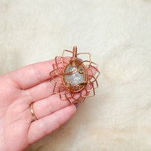 Load image into Gallery viewer, Oregon Sunstone Sunflower Pendant
